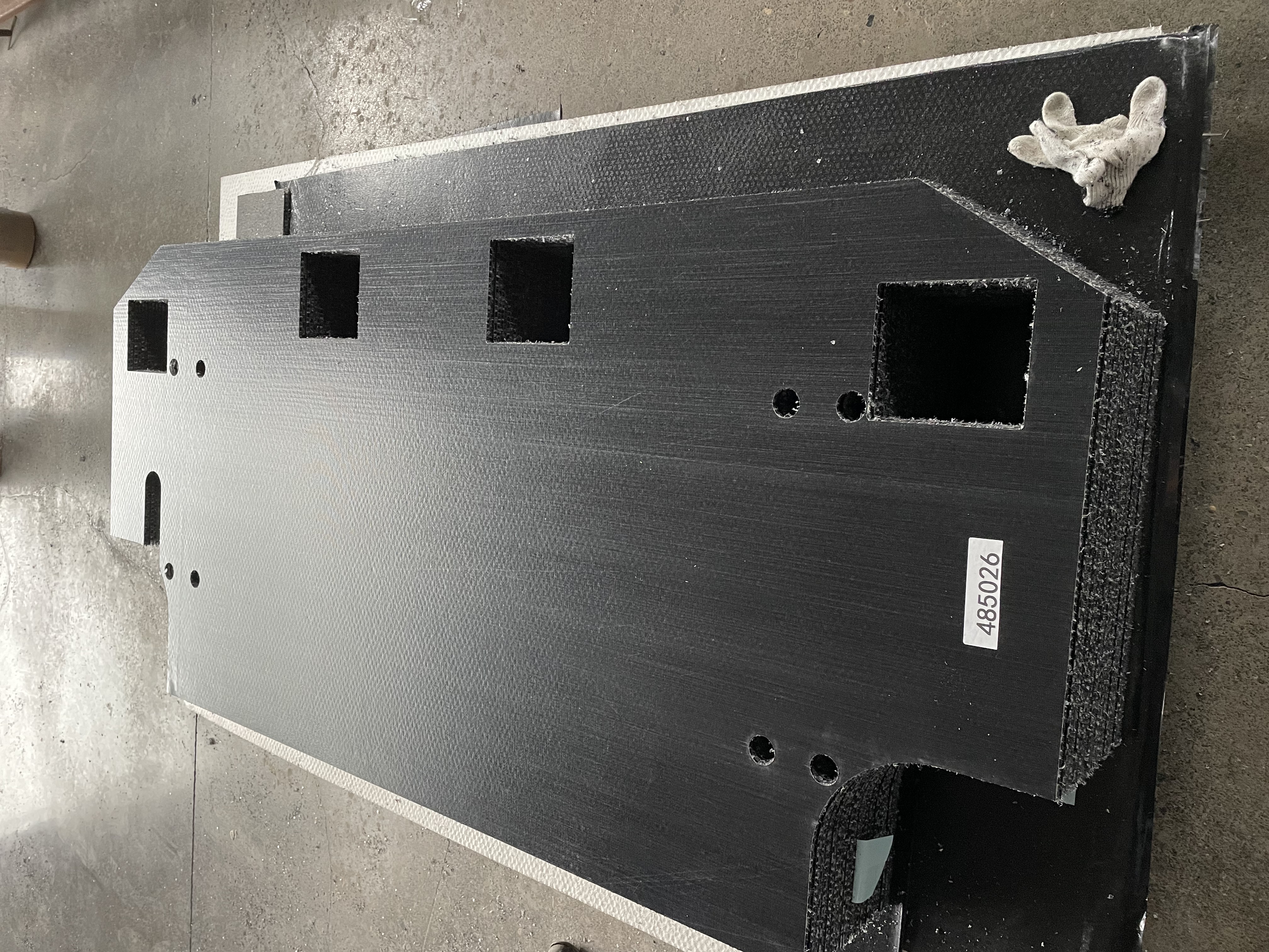 panneau en pp honeycomb découpé au cnc pour rv
